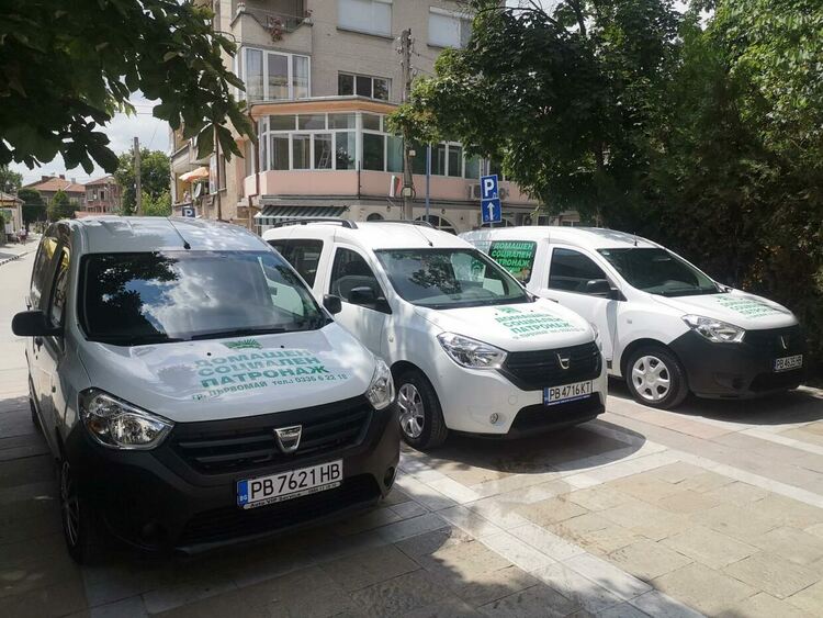 Смениха бричките на Социалния патронаж с по-нови автомобили