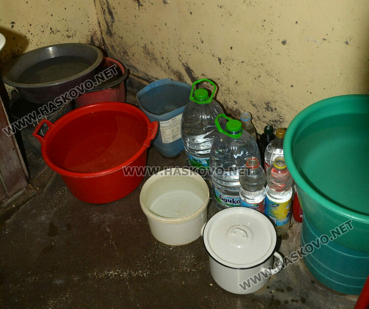 Жалват се от безводие в блок на „Васил Левски“, ВиК търси проблема