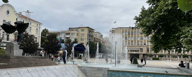 Слънчево и топло днес