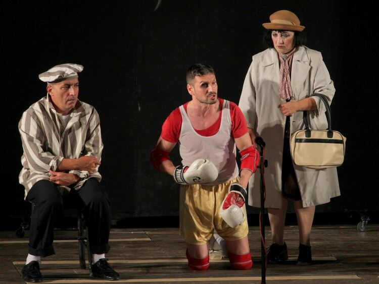 Хитът „Редки тъпанари“ на  Хасковска сцена