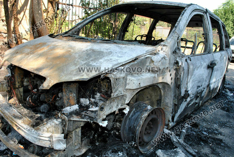 Две коли изгоряха при пожар в Хасково