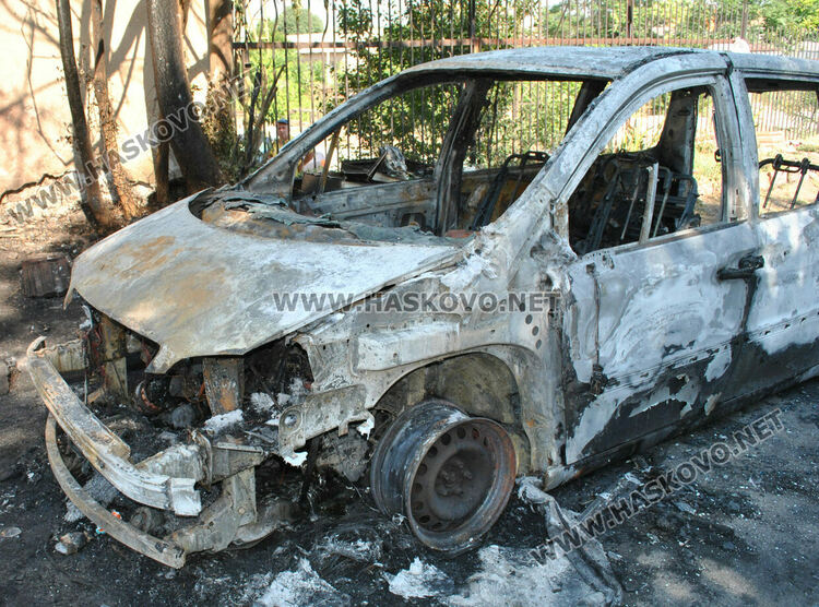 Две коли изгоряха при пожар в Хасково