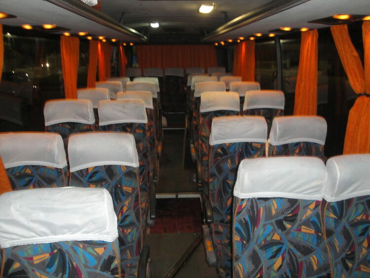 Откриха шестима имигранти в тайник на микробус