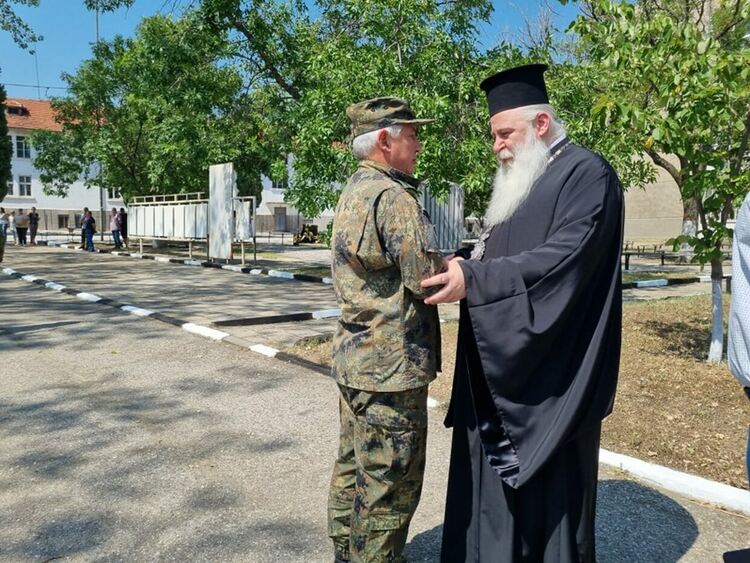 Военното формирование на Асеновград с нов командир (снимки)