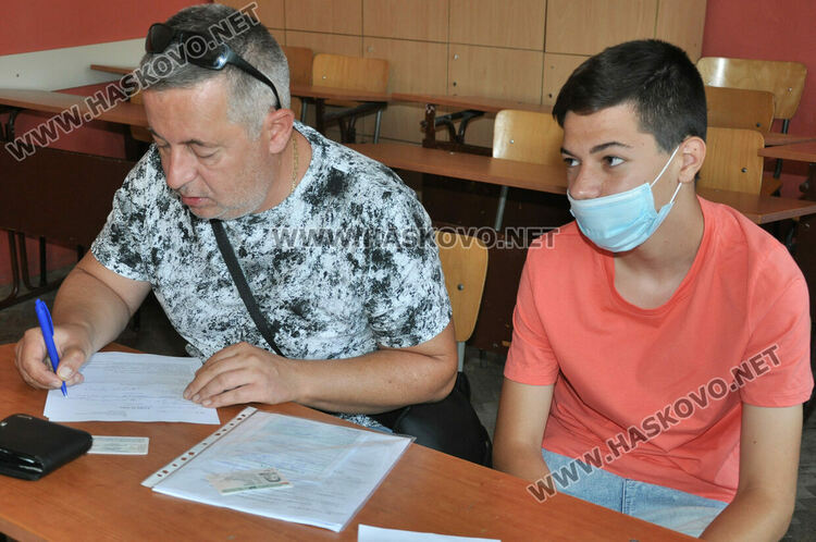 1686 ученици са приети в гимназиите в Хасковска област на първо класиране