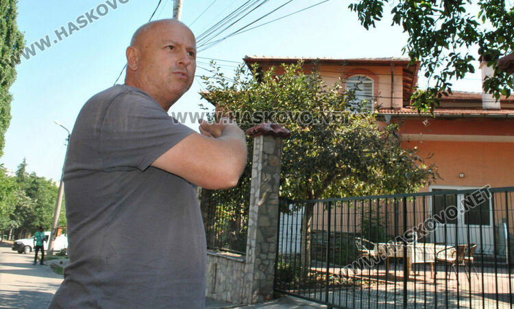 Две коли изгоряха при пожар в Хасково