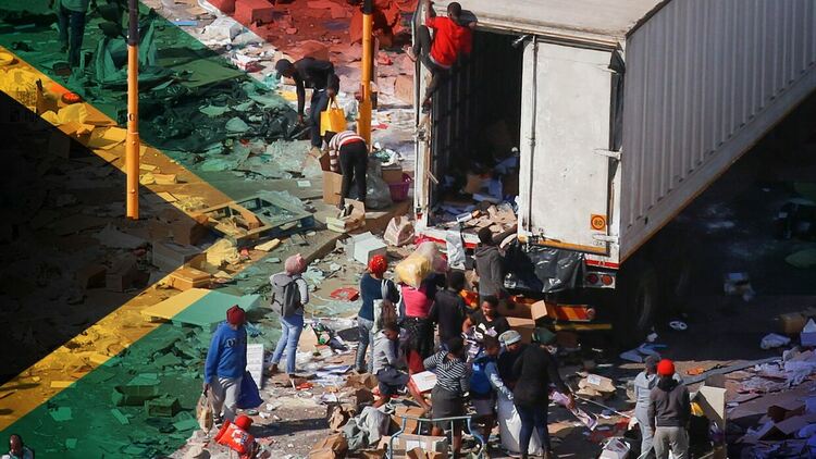 Президентът на Южна Африка изпраща още войници за потушаване на размириците