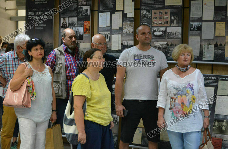 Три пана със снимки и информация за белогвардейците в Хасковско стават част от изложбата "Ваше благородие, госпожа Чужбина...“