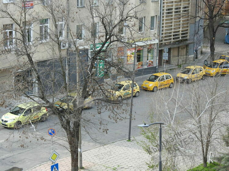 Таксиметровите фирми в Кърджали с картелно споразумение за возене без тарифа , а по договорка