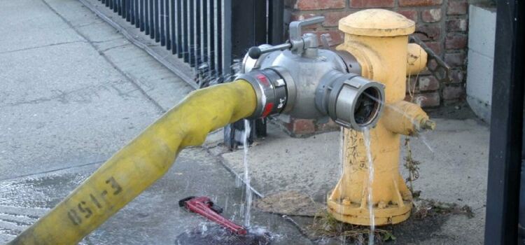 До 2 хиляди лева глоба за складирани дърва върху хидрантни кранове