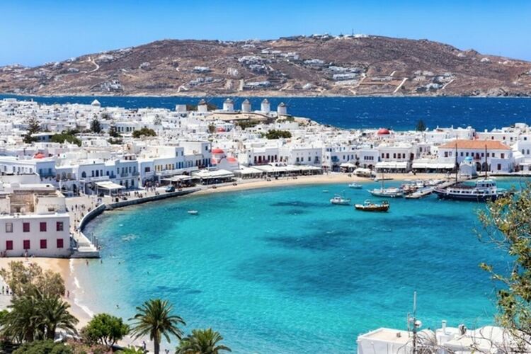 Полицейски час на остров Миконос, туристите масово напускат