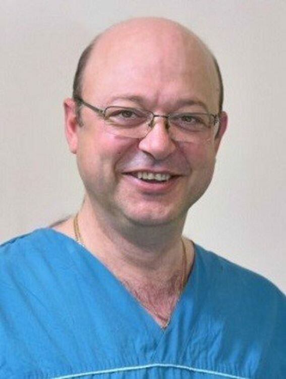 При разширени вени лятото е време за разходки, спорт, плуване, съветва доц. Димитър Петков: 