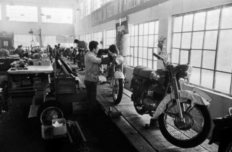 От самолетна фабрика, през производство на "Балкан", "Москвич" и "Фиат" до Next.e.GO