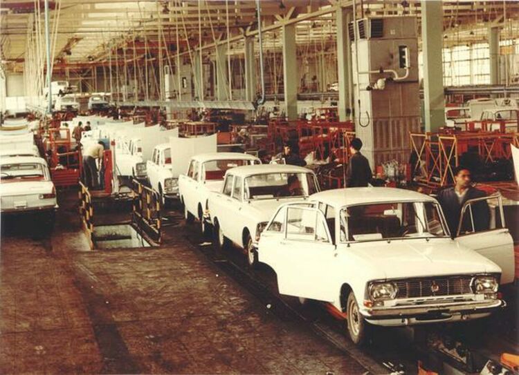 От самолетна фабрика, през производство на "Балкан", "Москвич" и "Фиат" до Next.e.GO