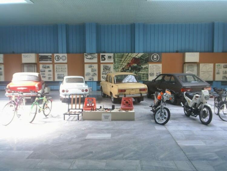 От самолетна фабрика, през производство на "Балкан", "Москвич" и "Фиат" до Next.e.GO