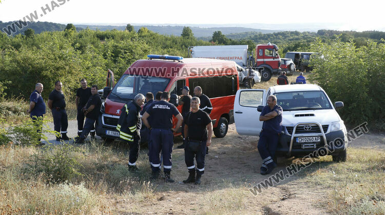 Огнеборци от пет области на помощ за пожара в Сакар