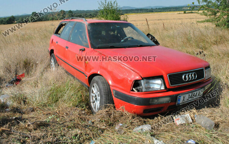 Ауди излетя в нива при катастрофа между Манастир и Книжовник