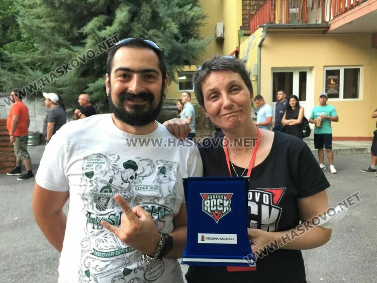 Стенли два пъти на бис в Хасково. Младите рок групи намериха нови фенове