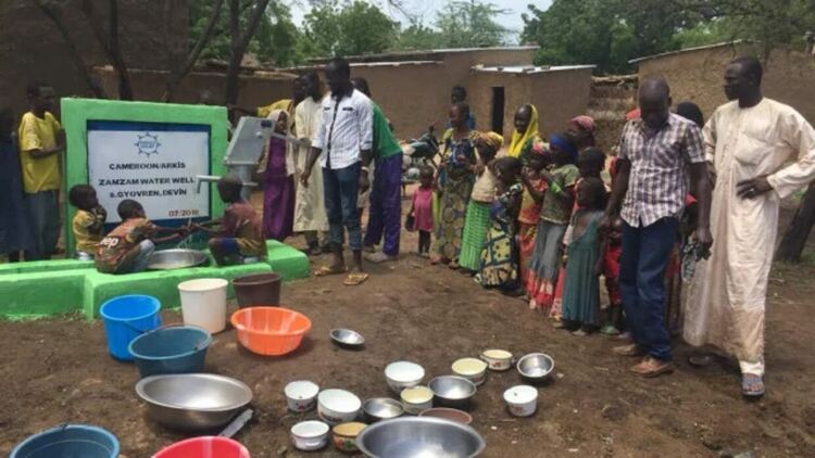 В Уганда пият вода от гьовренски чешми