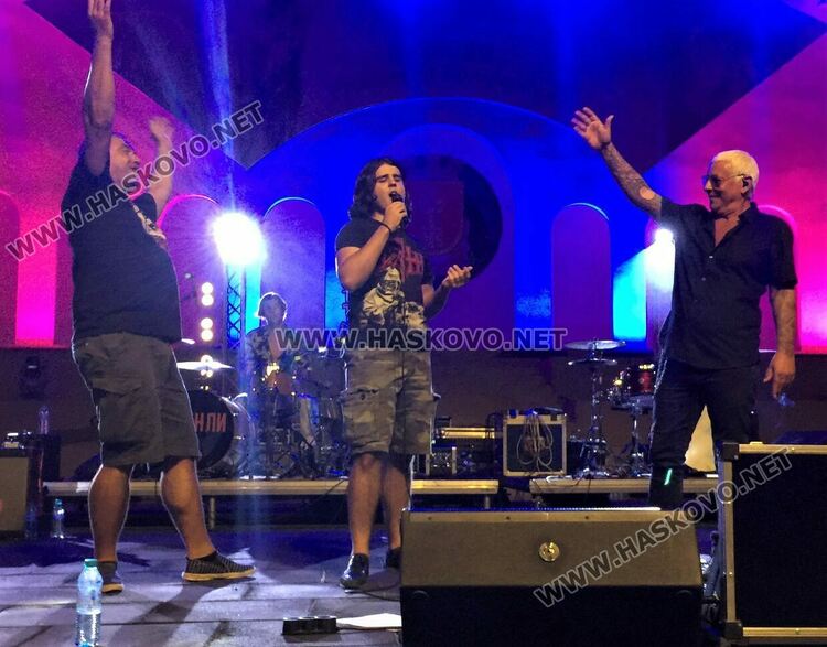 Стенли два пъти на бис в Хасково. Младите рок групи намериха нови фенове