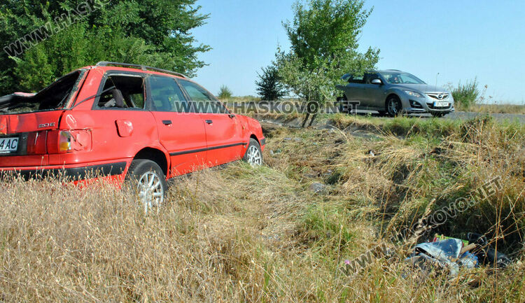 Ауди излетя в нива при катастрофа между Манастир и Книжовник