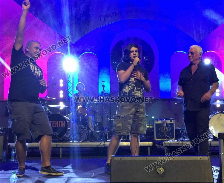 Стенли два пъти на бис в Хасково. Младите рок групи намериха нови фенове