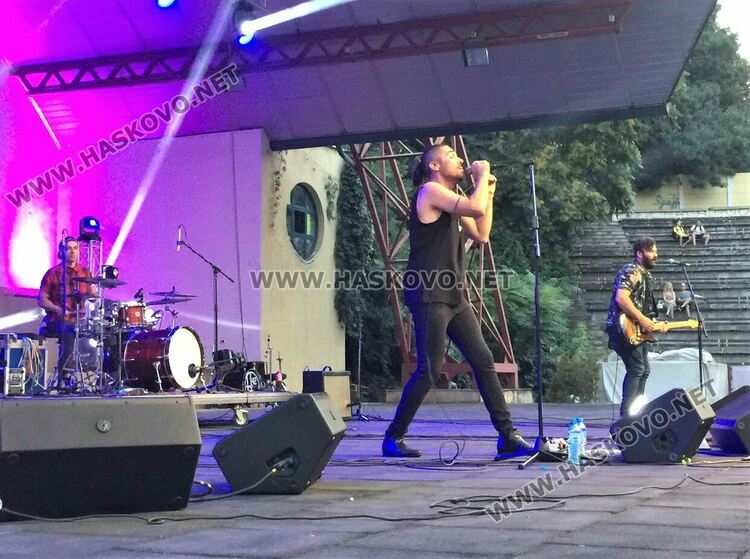 Стенли два пъти на бис в Хасково. Младите рок групи намериха нови фенове
