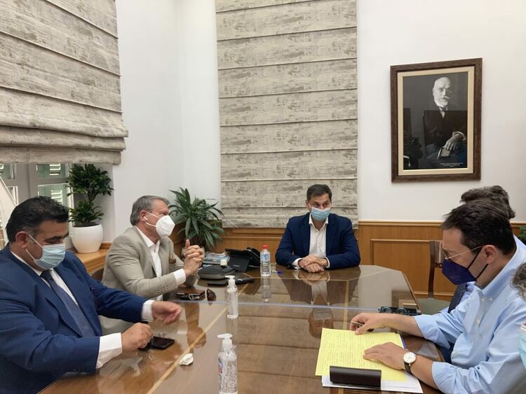 Задължителната ваксинация не е неконституционна, заяви Мицотакис