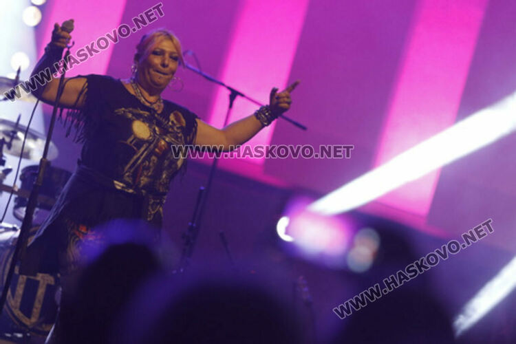Тома, SEVI, Хангар 42 и Милена във втората вечер на “Хасково рок”