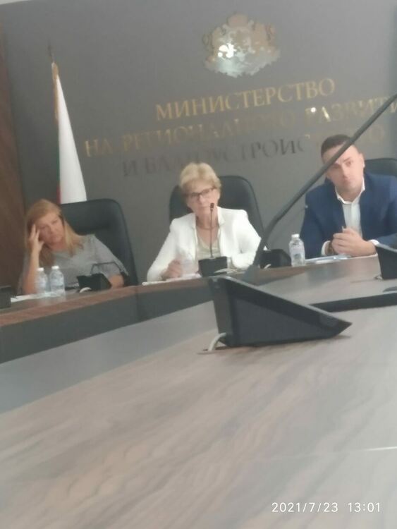 Кметове със спрени ремонти на пътища се срещнаха с министъра на благоустройството