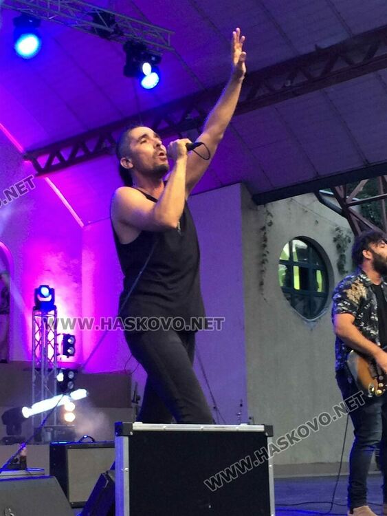 Стенли два пъти на бис в Хасково. Младите рок групи намериха нови фенове