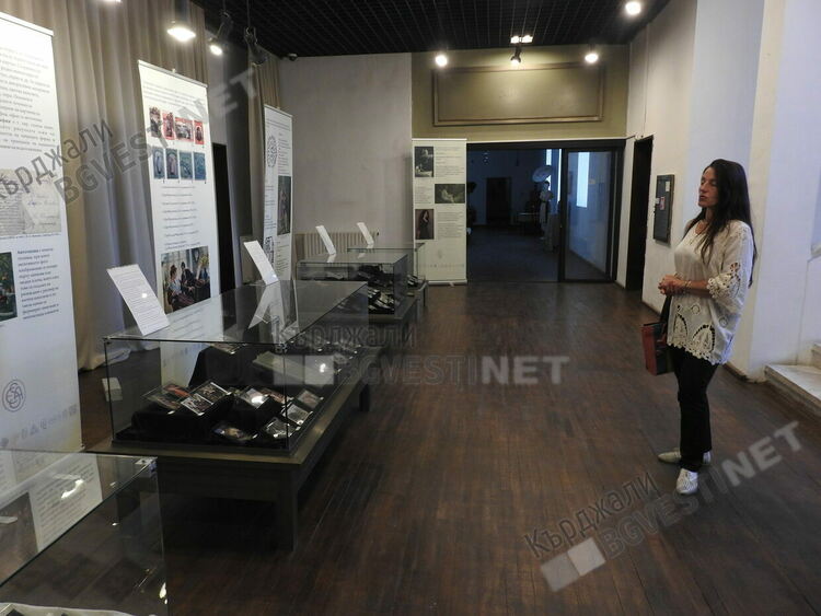 Наплив от посетители в музея,  вниманието им привлича изложба на пощенски картички