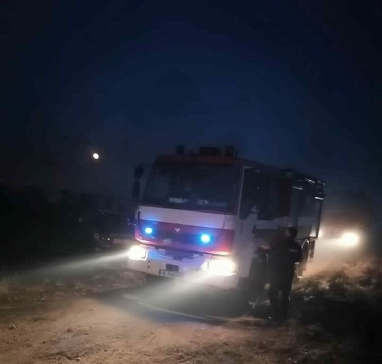 5000 дка, сред които и горски масив, горят в Харманлийско