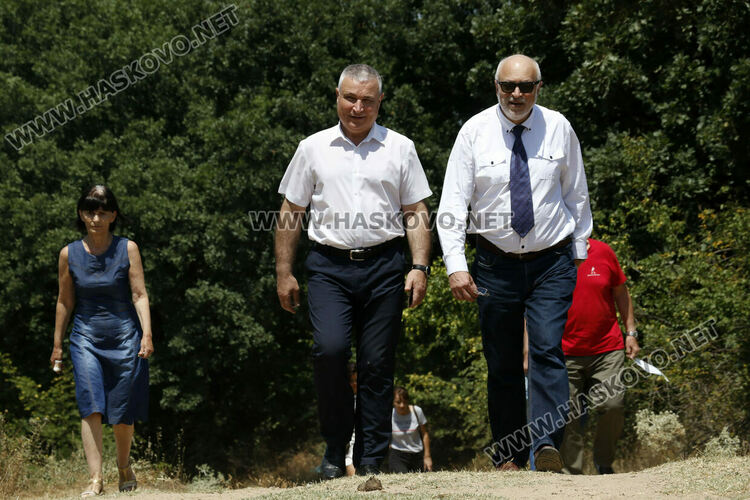 Настояват за реставрация и консервация на оригиналната гробница край Александрово