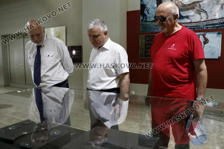 Настояват за реставрация и консервация на оригиналната гробница край Александрово