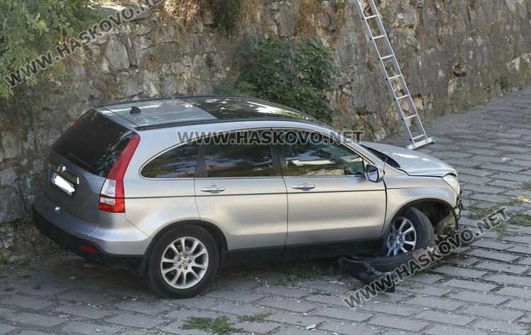 31-годишна с Хонда падна в реката до Градската градина