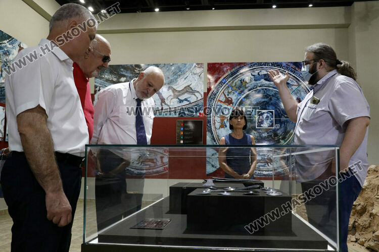 Настояват за реставрация и консервация на оригиналната гробница край Александрово