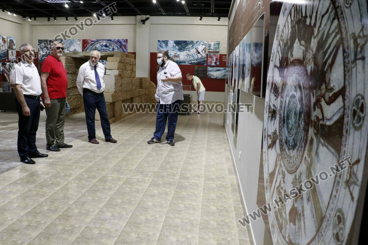 Настояват за реставрация и консервация на оригиналната гробница край Александрово