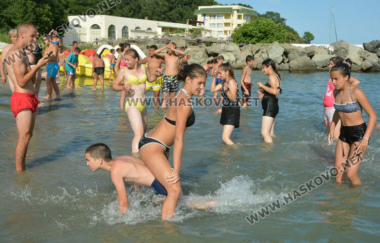 323 деца се включиха в безплатен летен отдих в Китен