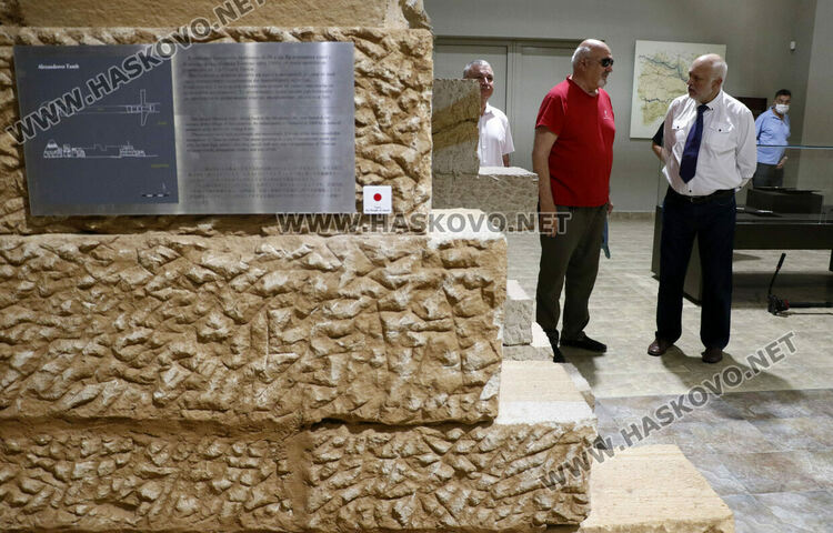 Настояват за реставрация и консервация на оригиналната гробница край Александрово