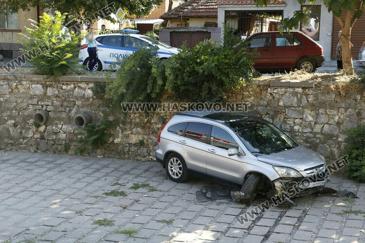 31-годишна с Хонда падна в реката до Градската градина