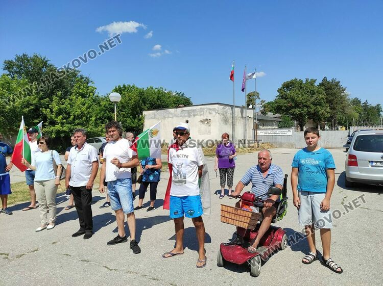 Протестираха срещу бежанския лагер в Харманли