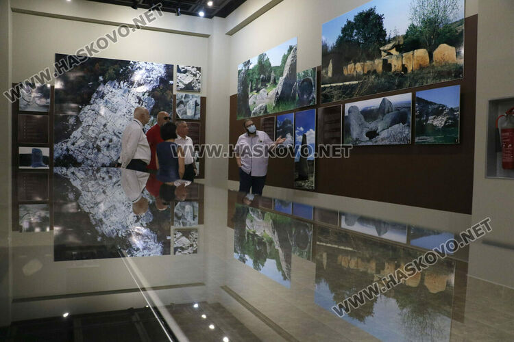 Настояват за реставрация и консервация на оригиналната гробница край Александрово