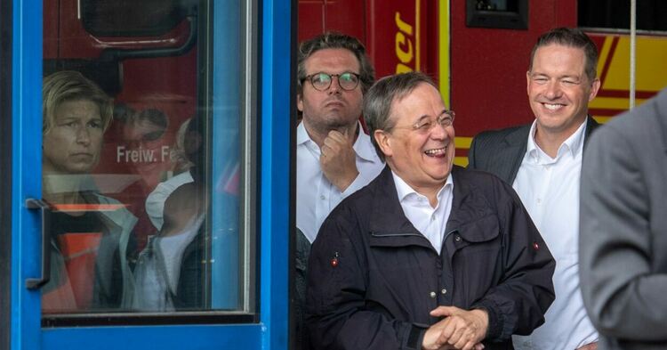 Поведението на германските политици след наводненията се отрази на рейтинга им преди изборите