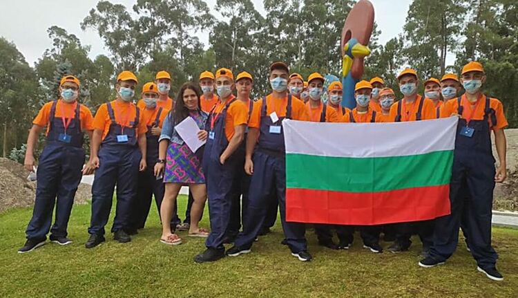 Ученици от Автото на практика в Португалия