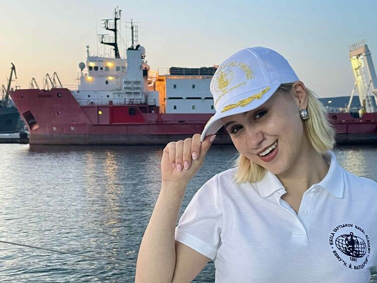 Мария Бакалова е кръстница на първия български военен научноизследователски кораб