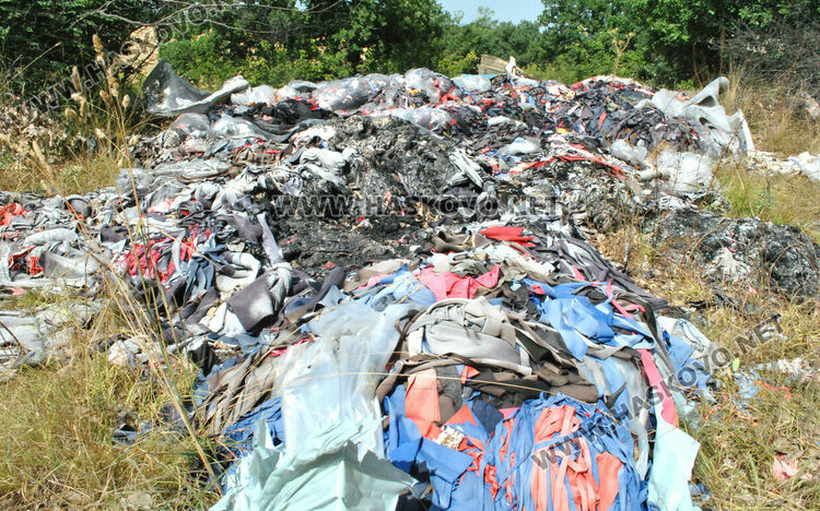 Сметище от битови отпадъци и от шивашката промишленост край Хасково