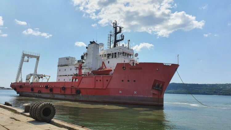 Мария Бакалова стана кръстница на българския военен научноизследователски кораб "Св. Св. Кирил и Методий"
