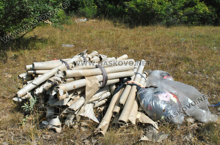 Сметище от битови отпадъци и от шивашката промишленост край Хасково