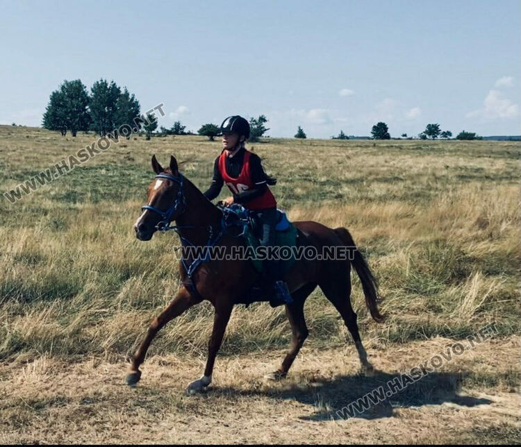 Хасковлийката Никол Добрева и кобилата Миа с победа в състезание по конен спорт
